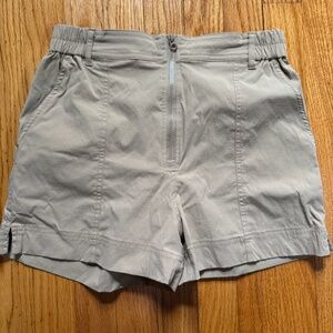 Madewell khaki/tan zip up stretchy cargo shorts size small